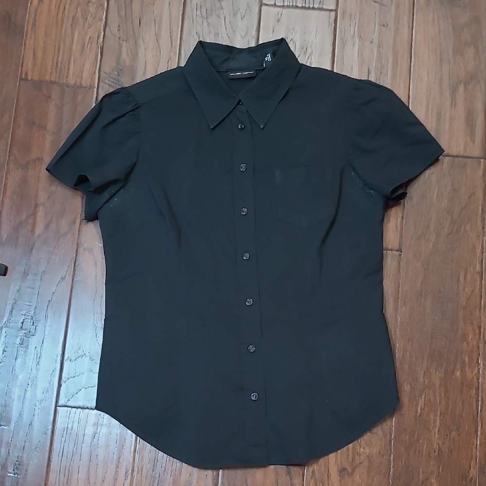 New York & Company Black Short Sleeve Button-Up Blouse size Medium